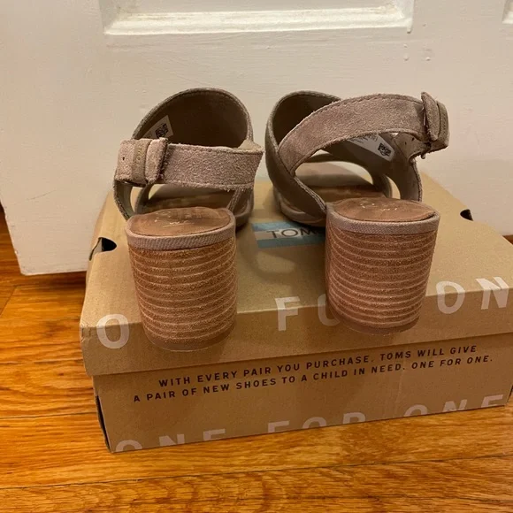 TOMS Sandals - Picture 5 of 6